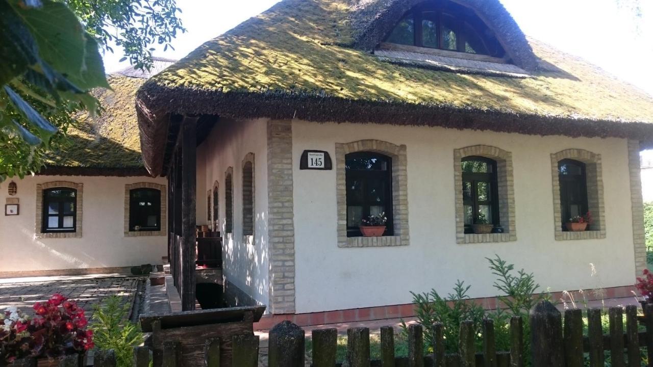 Hajoskert Vendeghaz Hotel Gonyu Exterior photo