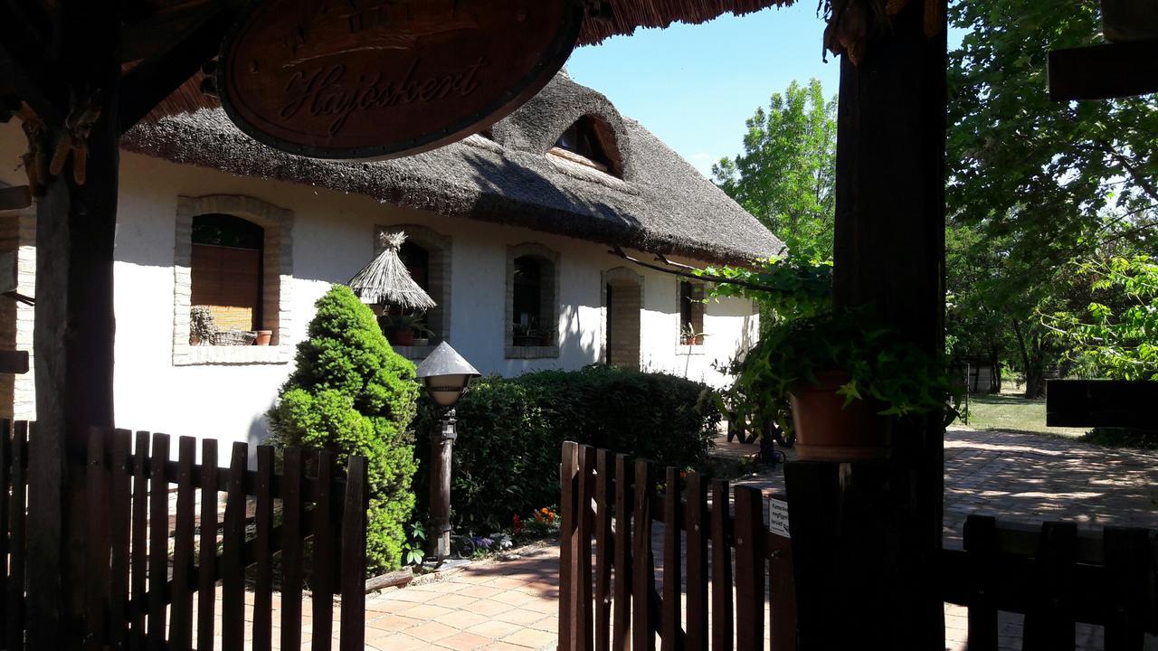 Hajoskert Vendeghaz Hotel Gonyu Exterior photo